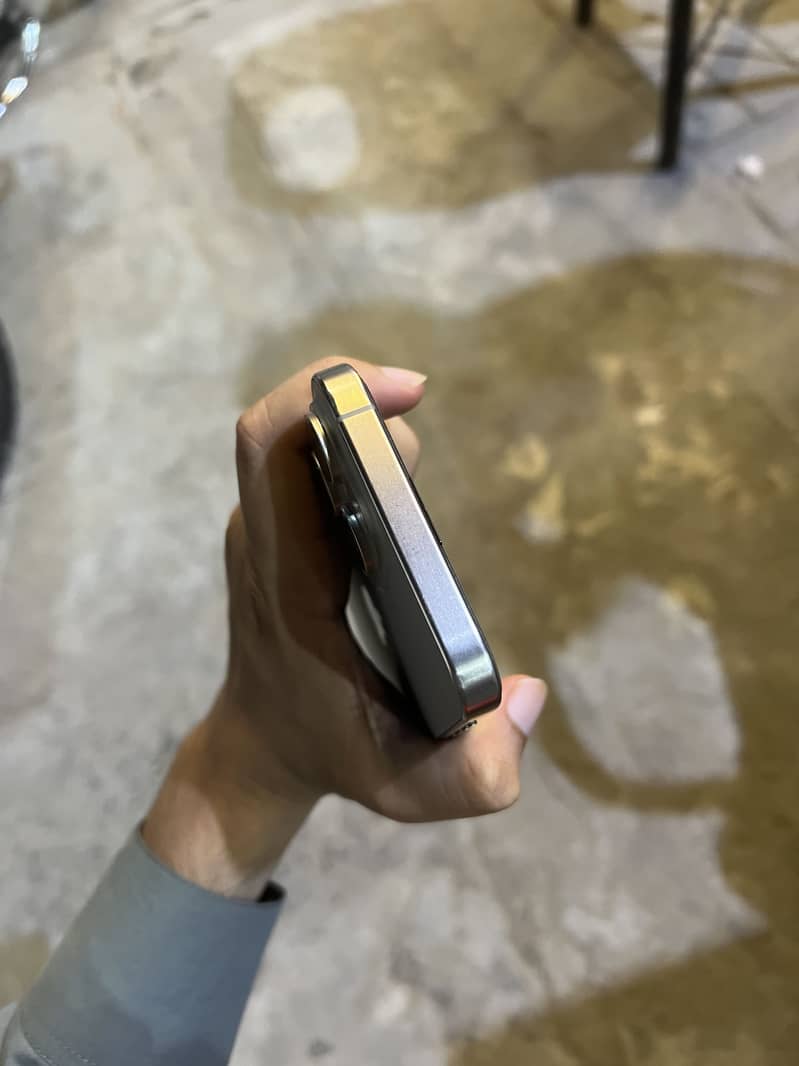 Apple iPhone 15 Pro Max 1