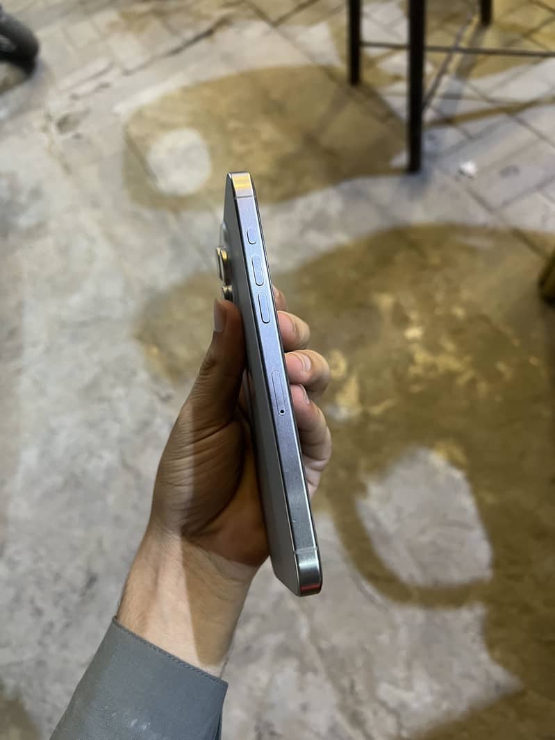 Apple iPhone 15 Pro Max 2