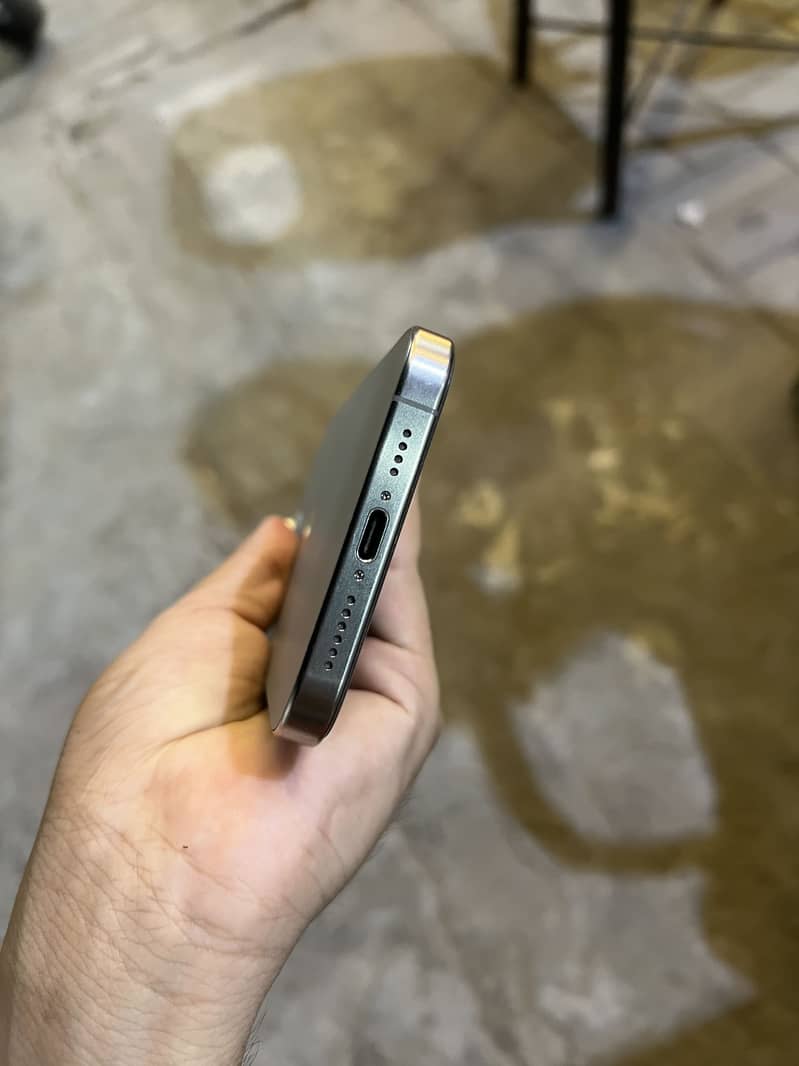 Apple iPhone 15 Pro Max 3