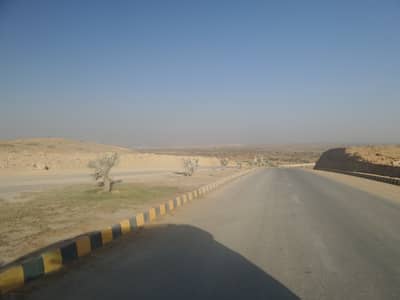 400 YARDS PLOT IS AVAILABLE FOR SALE