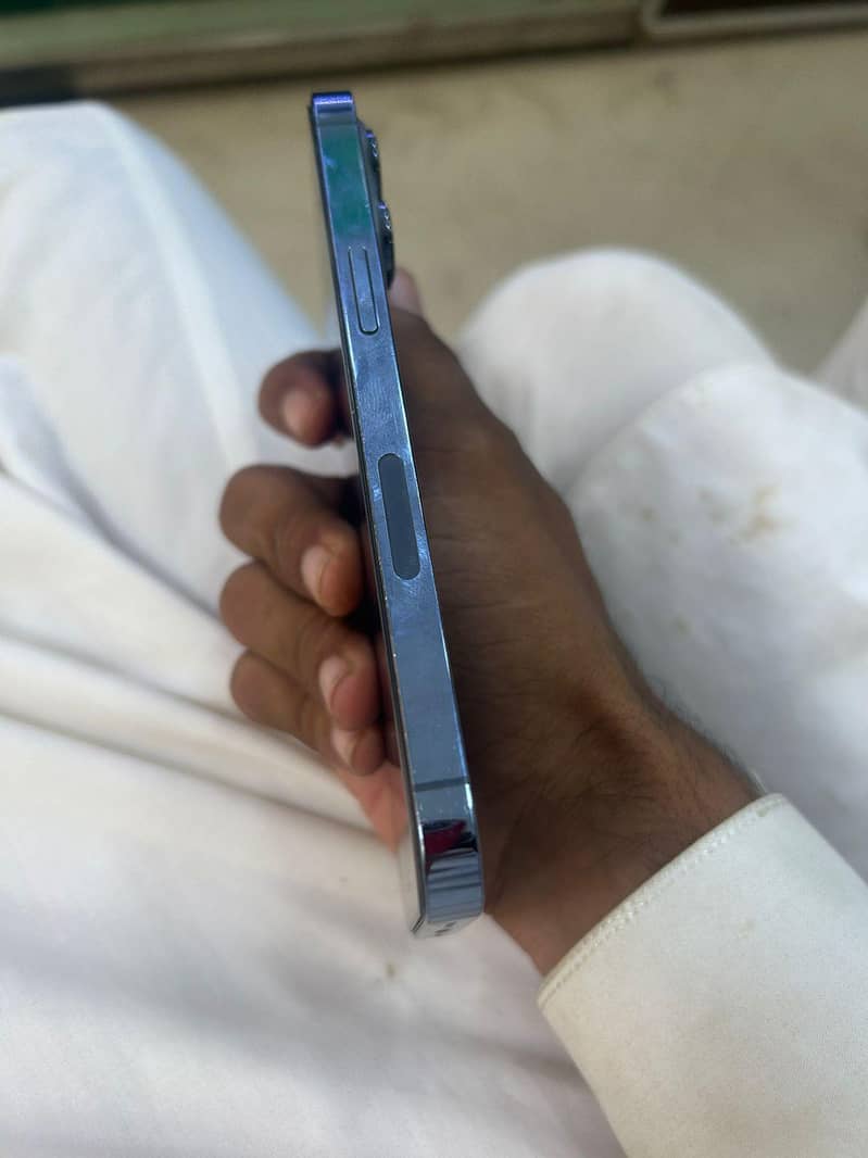 Apple iPhone 13 Pro 2