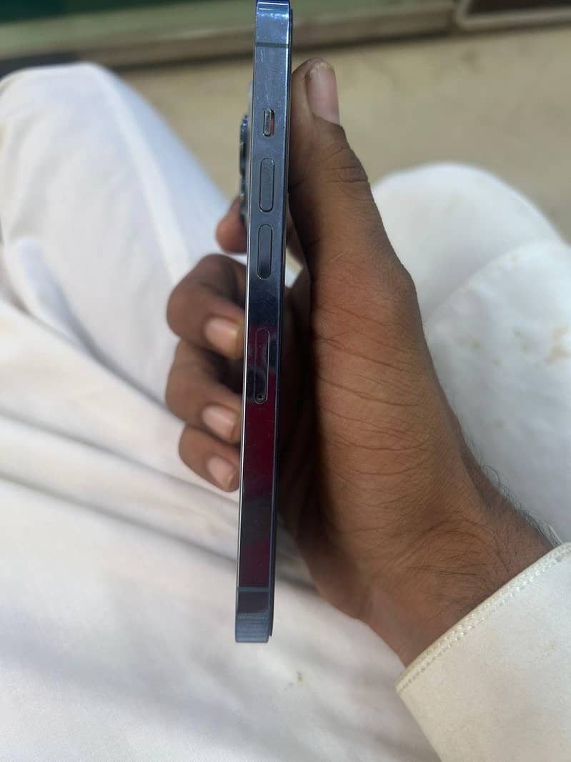 Apple iPhone 13 Pro 4