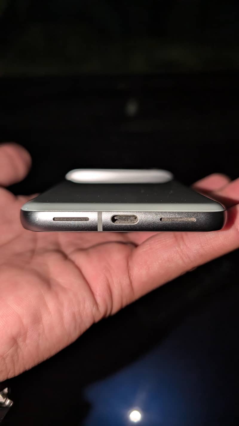 Google Pixel 8 4
