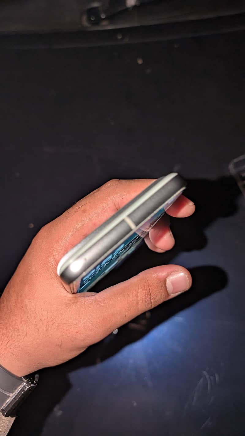 Google Pixel 8 5
