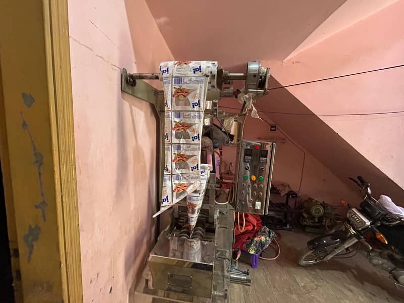 Liquid packing machine 1