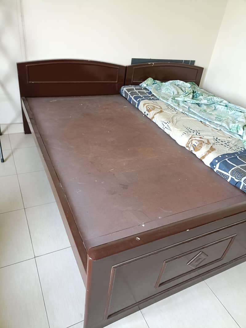2 SINGLE BEDS 4