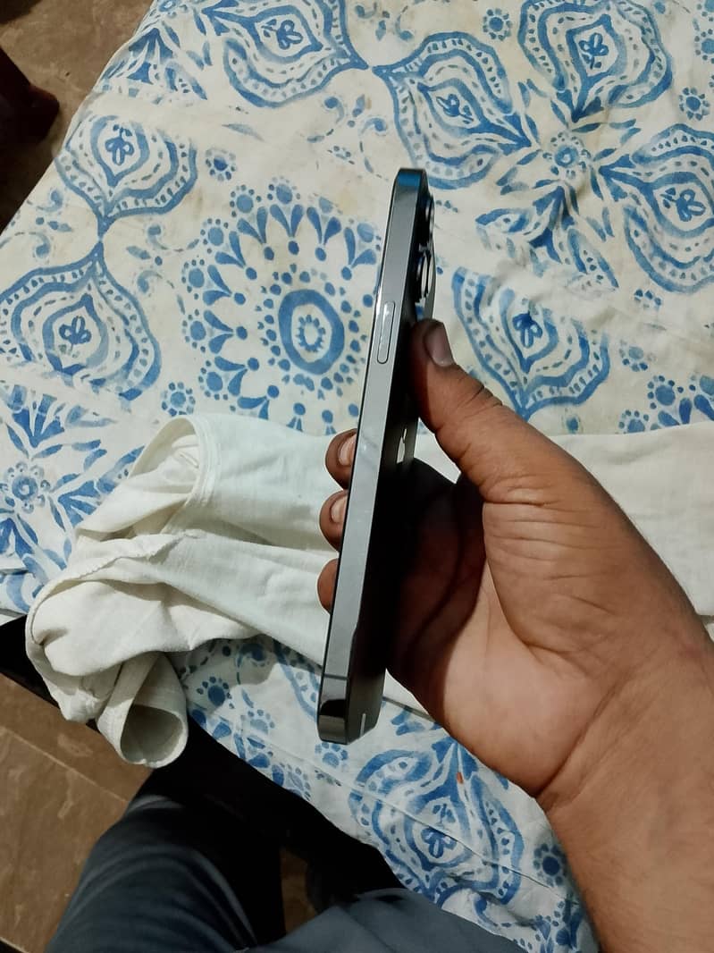 Apple iPhone 12 Pro Max 3