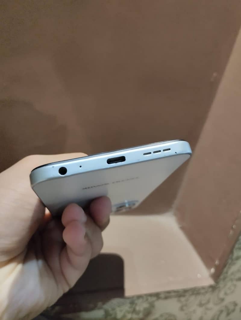 TECHNO SPARK 40 4