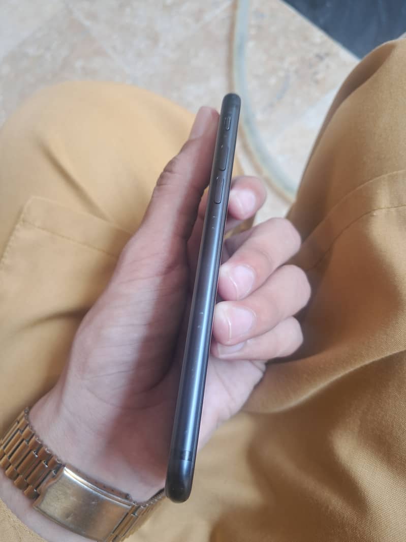 Apple iPhone 7 3