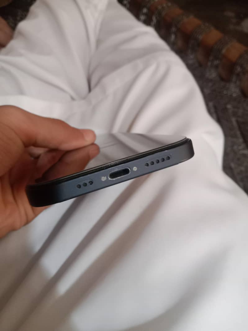 Apple iPhone 12 4