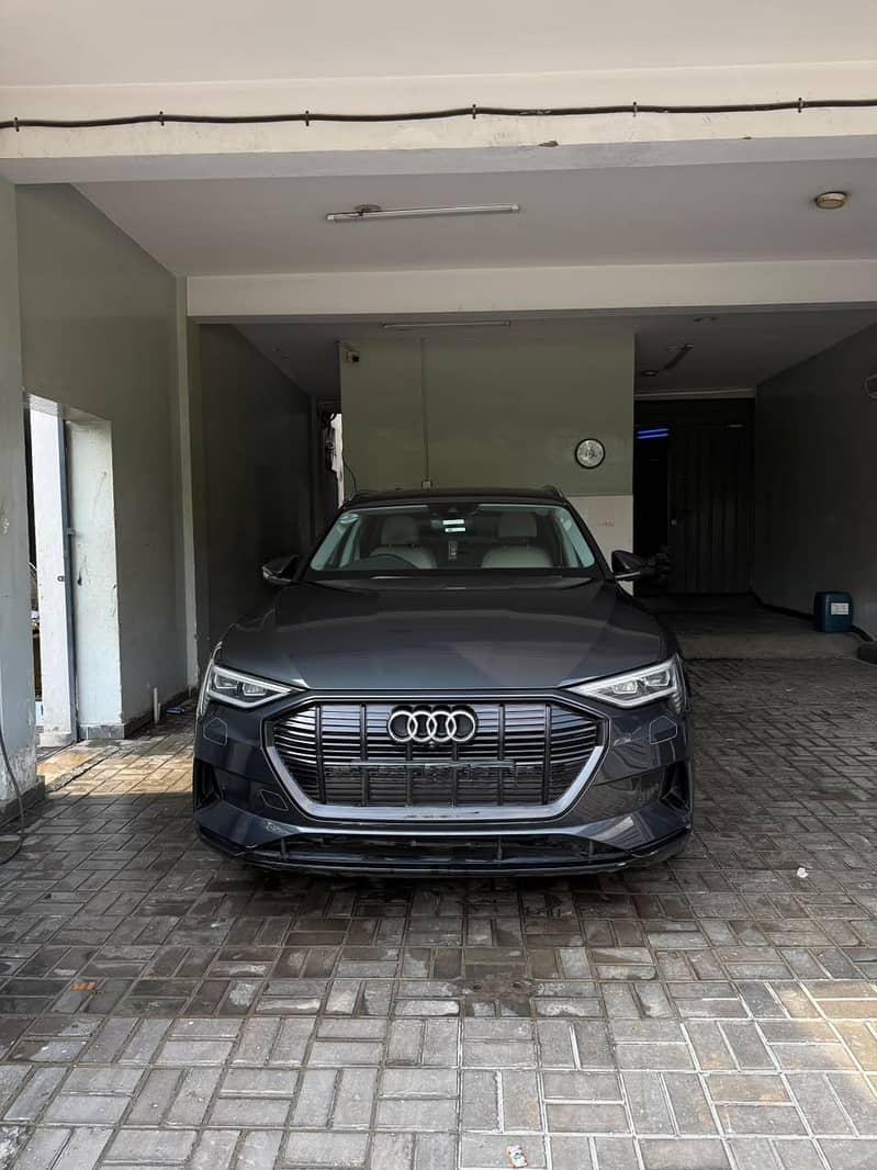 AUDI E TRON 0
