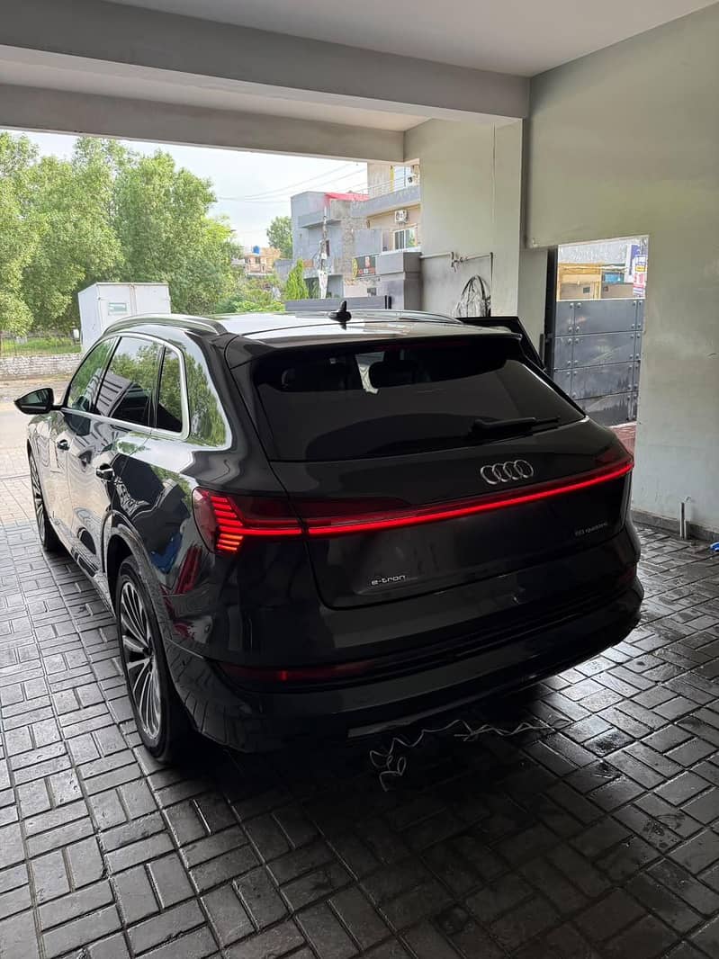 AUDI E TRON 1