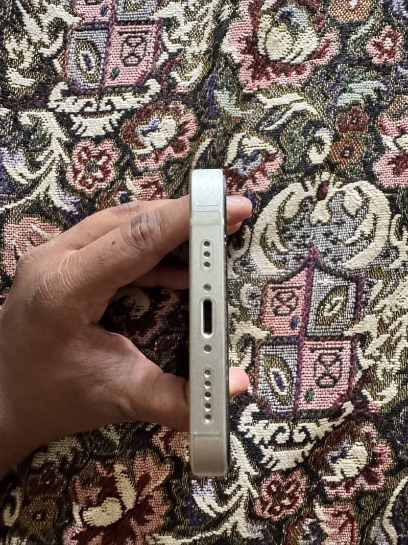Apple iPhone 13 3
