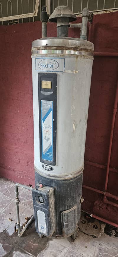Standing 35 Gallon gas geyser. Working condition