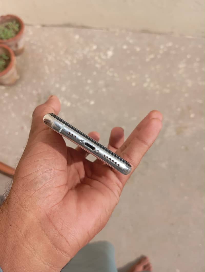 Apple iPhone 11 Pro 4