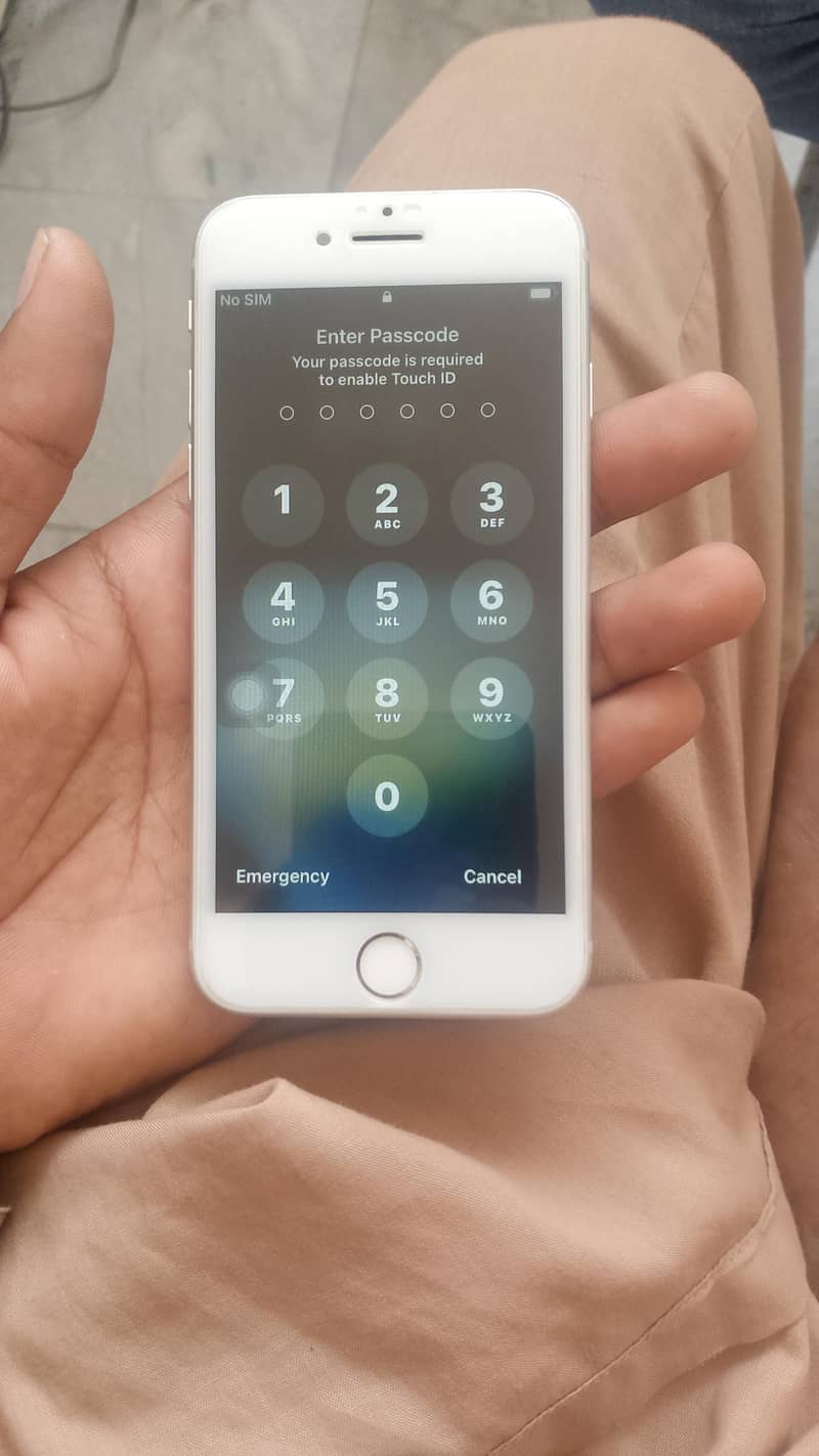 Apple iPhone 8 1