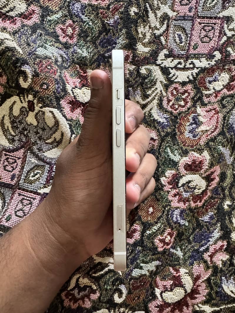 Apple iPhone 13 5