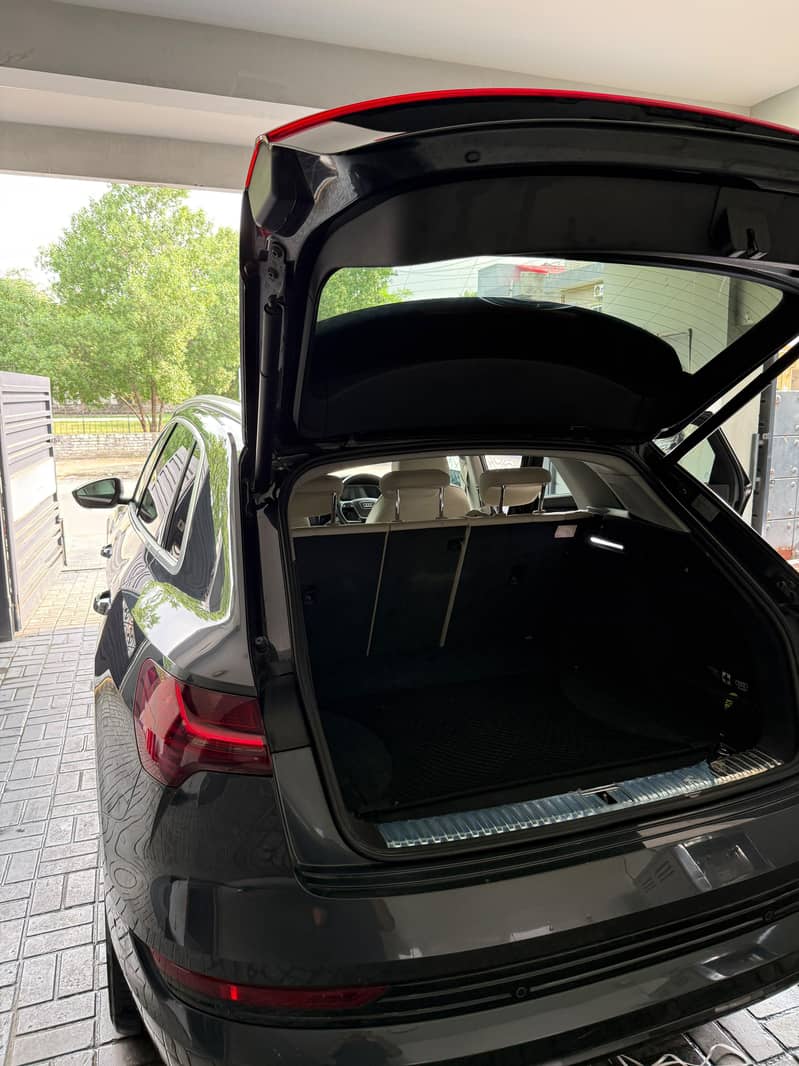 AUDI E TRON 2