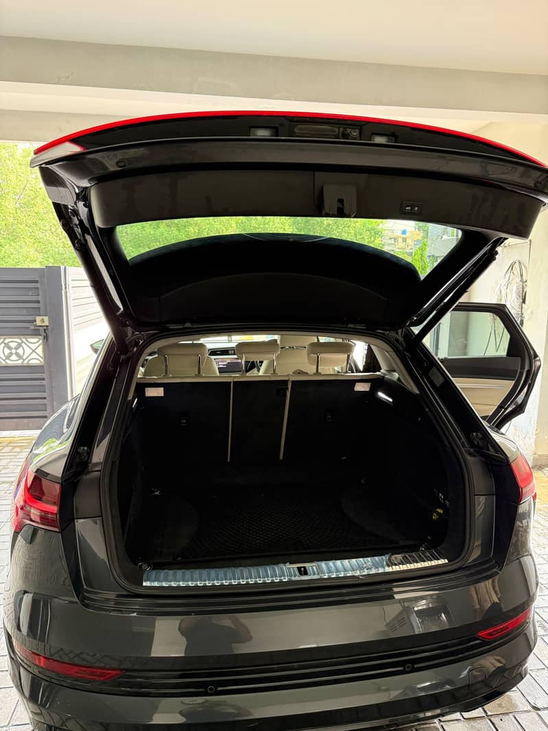 AUDI E TRON 3