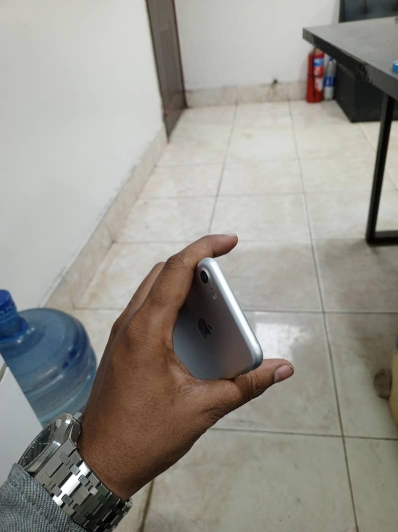 Apple iPhone 7 1