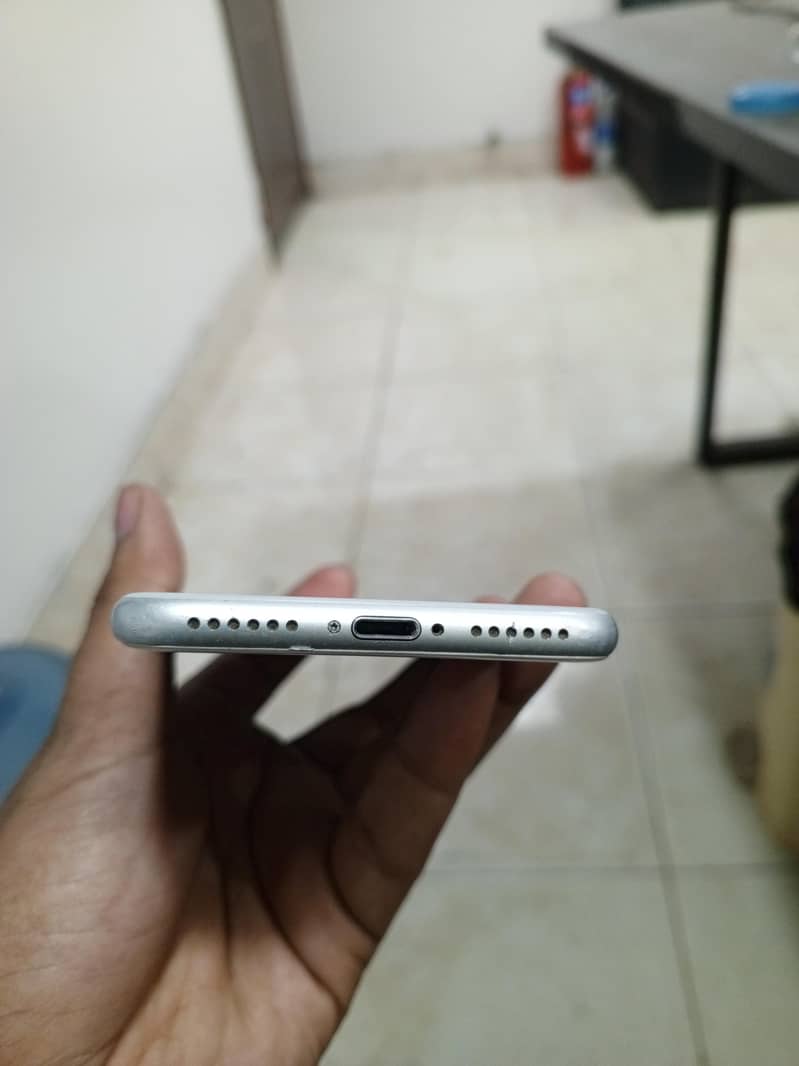 Apple iPhone 7 2