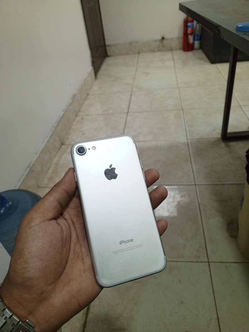 Apple iPhone 7 3