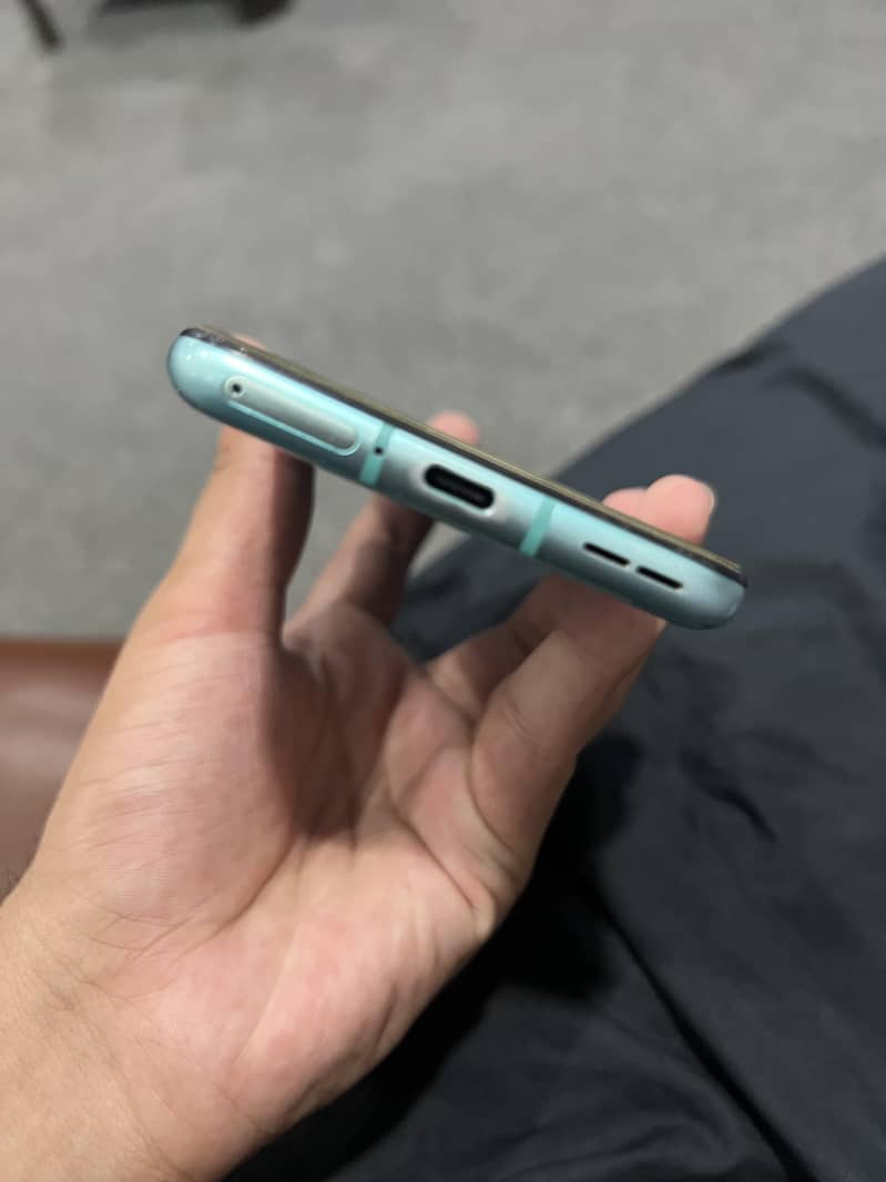 OnePlus 8t /. 12+256 0