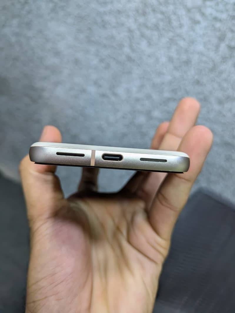 Google Pixel 8 4