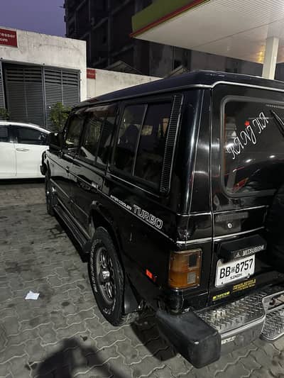 Mitsubishi Pajero 1987