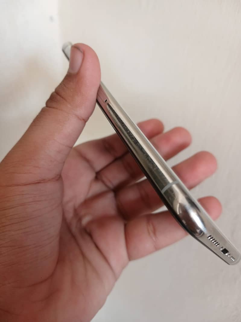 Apple iPhone XS 3