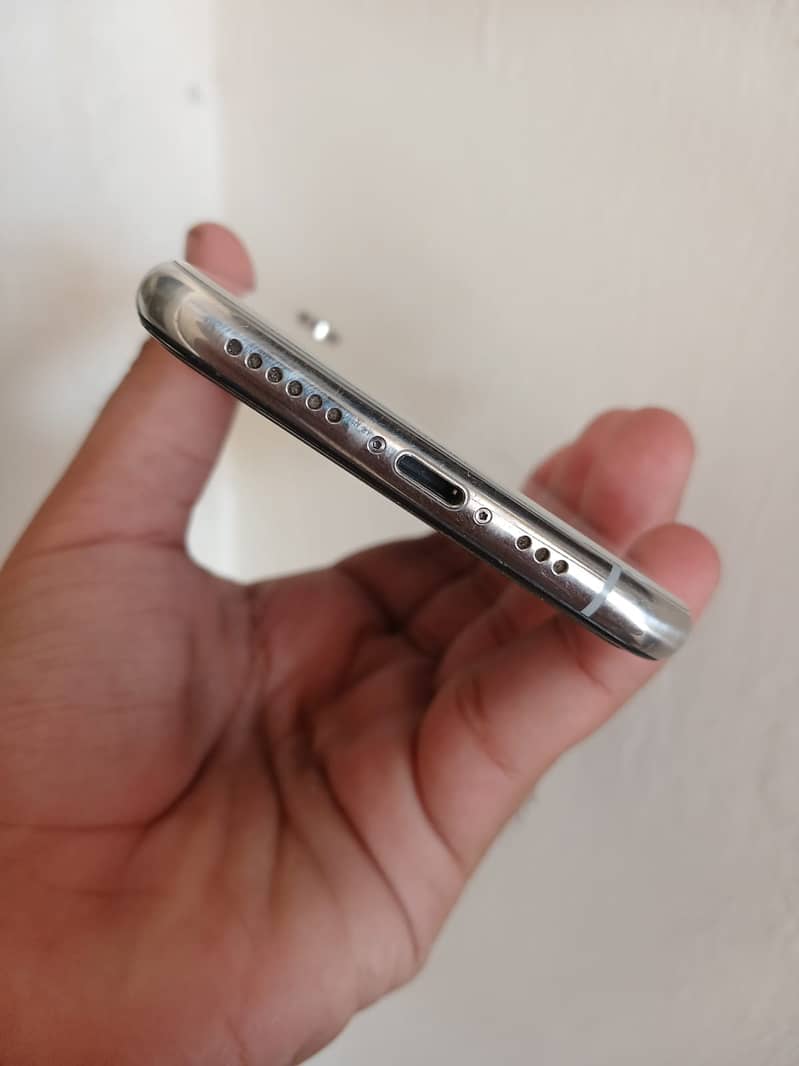 Apple iPhone XS 4