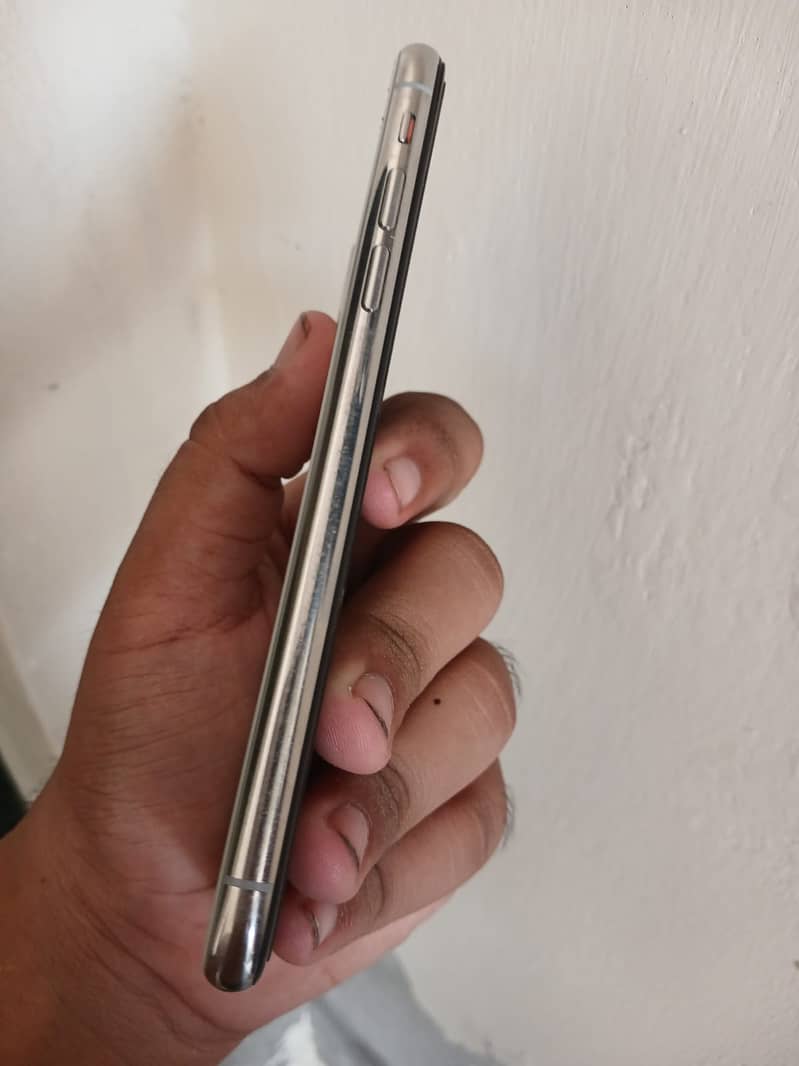 Apple iPhone XS 5
