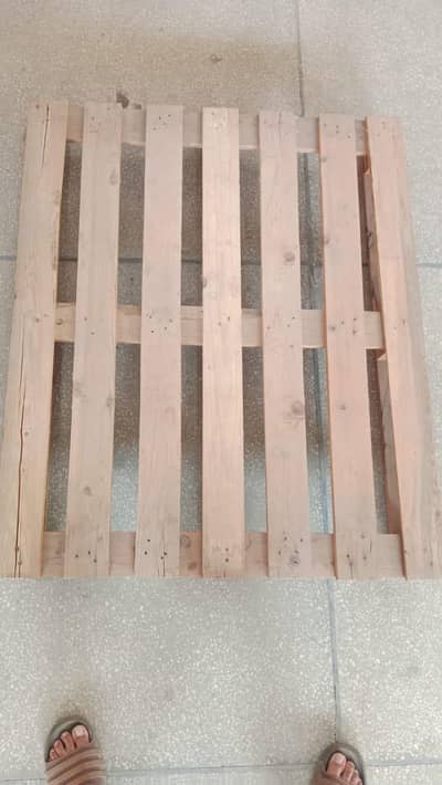 sheets, wooden & plastic pallet new or used 0329_0303492