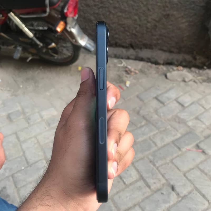 Apple iPhone 13 3