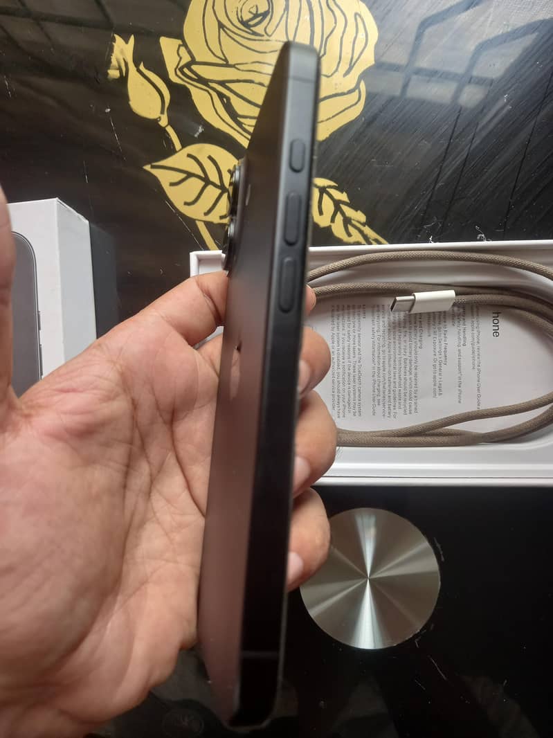 Apple iPhone 16 2