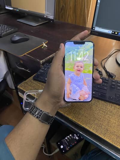 Apple iPhone 13