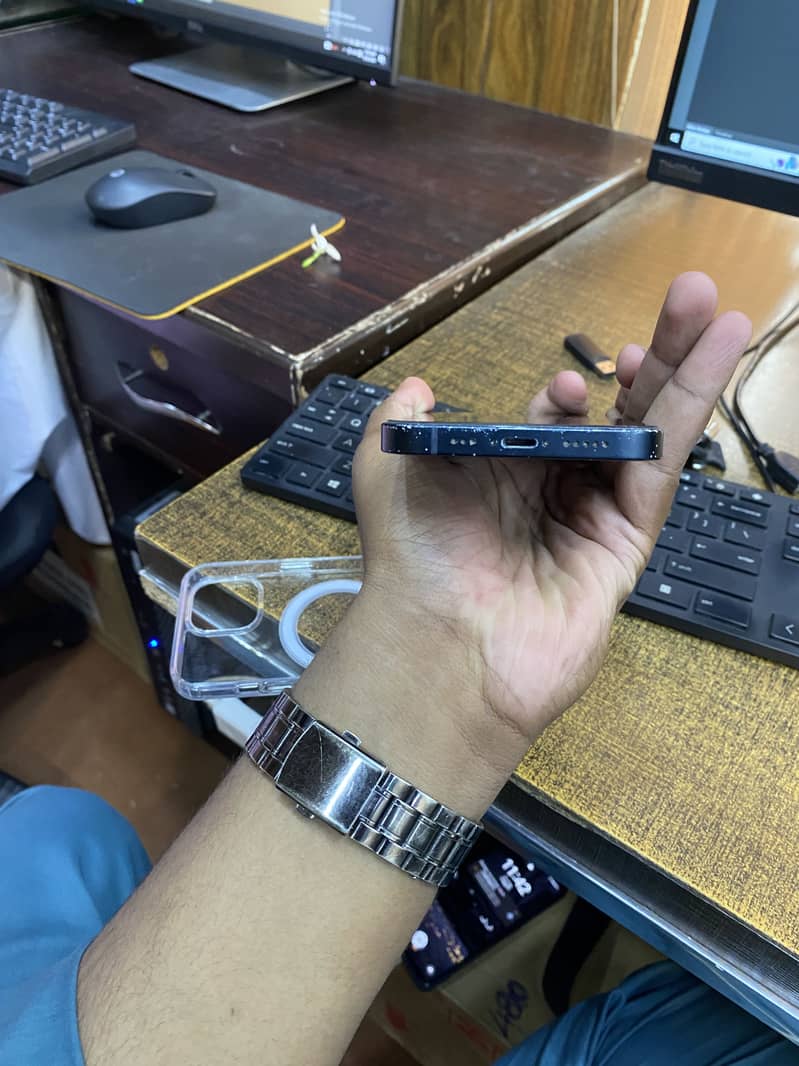 Apple iPhone 13 1
