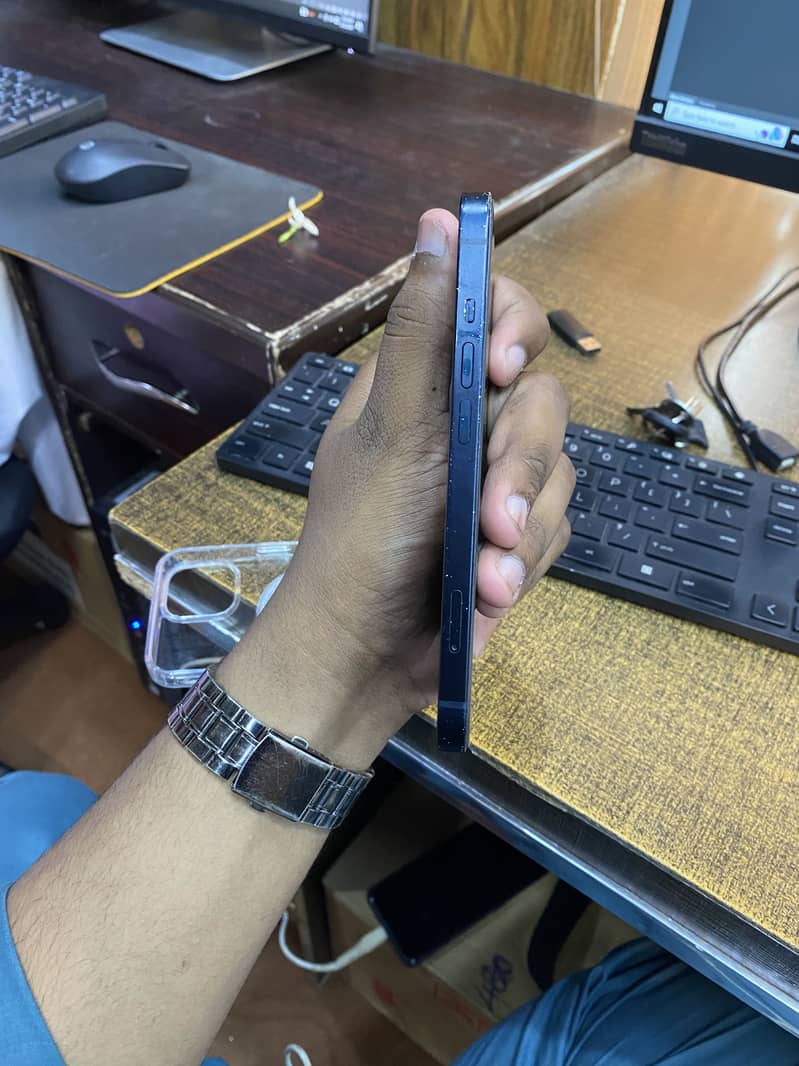 Apple iPhone 13 3