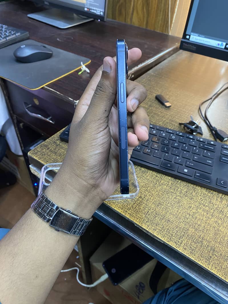 Apple iPhone 13 4