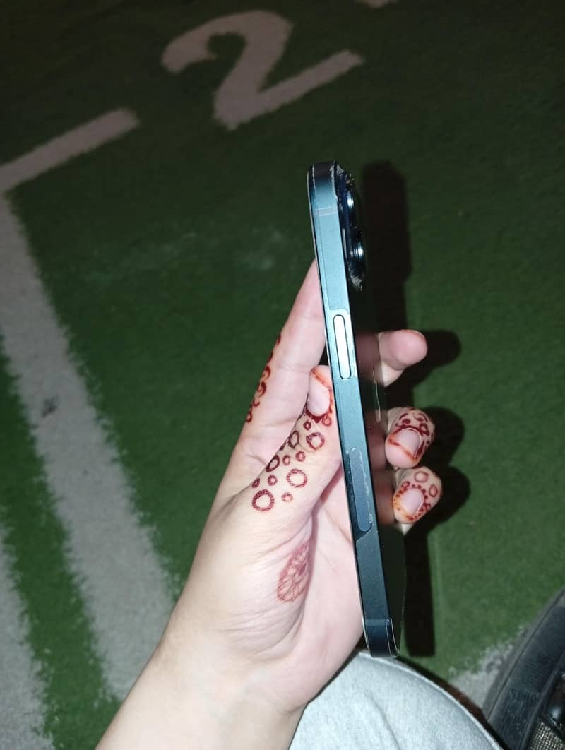 Apple iPhone 14 3