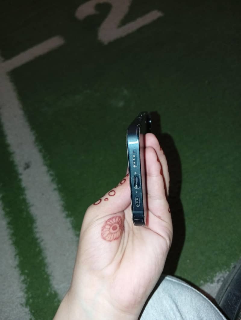 Apple iPhone 14 4
