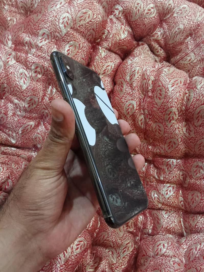 Apple iPhone X 4