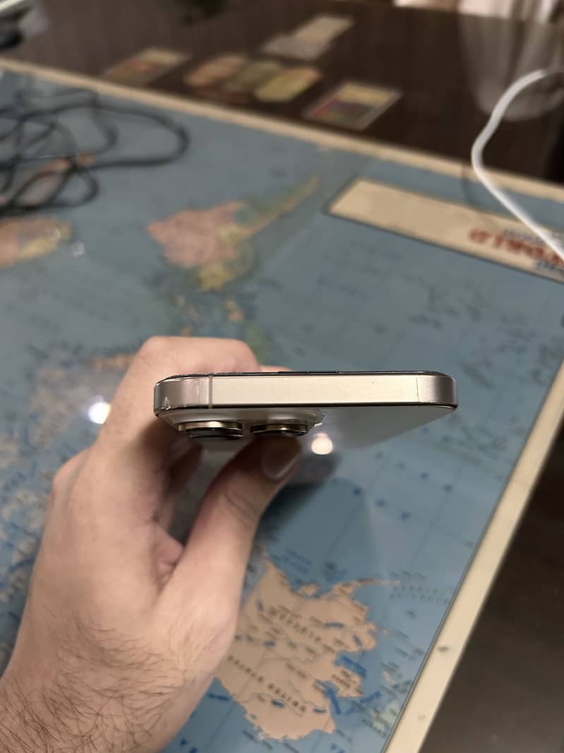 Apple iPhone 16 Pro Max 1