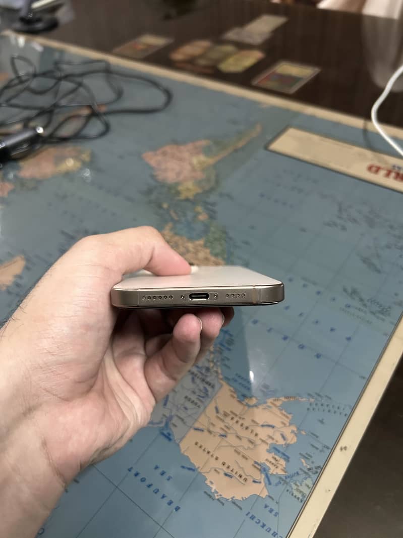 Apple iPhone 16 Pro Max 3