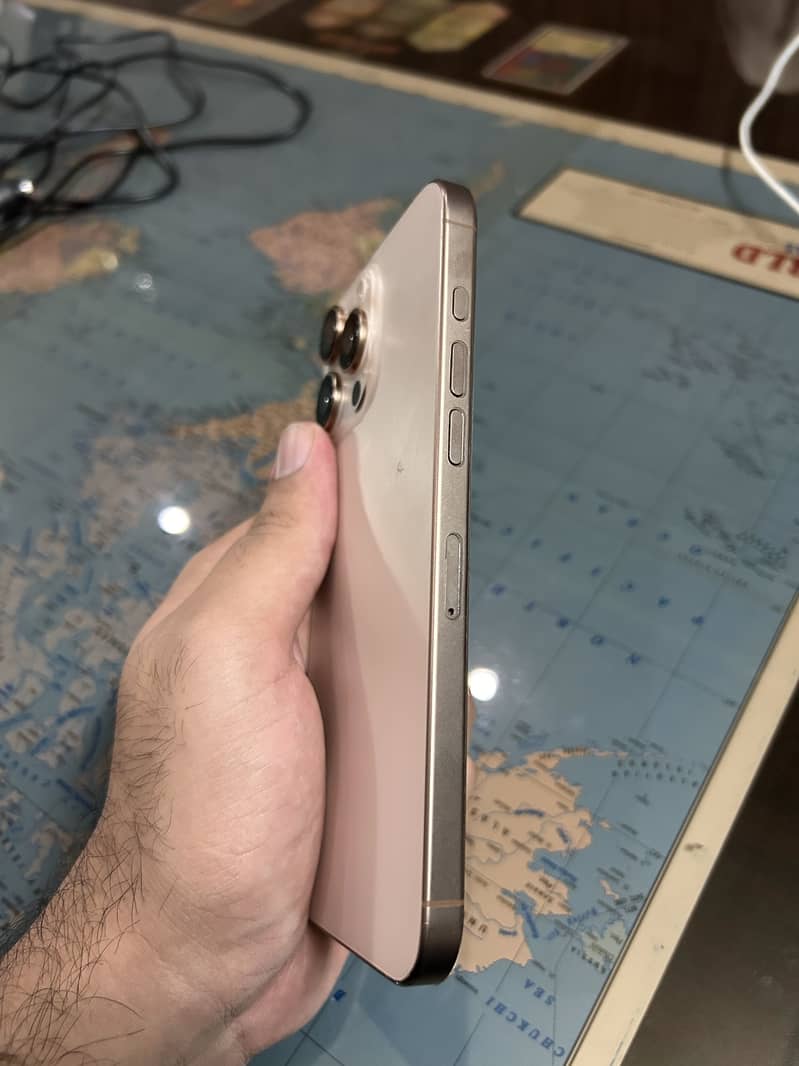 Apple iPhone 16 Pro Max 5