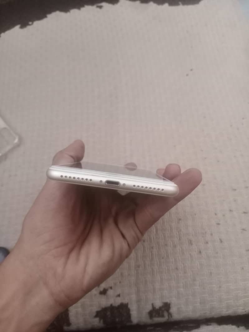 Apple iPhone 7 Plus 2