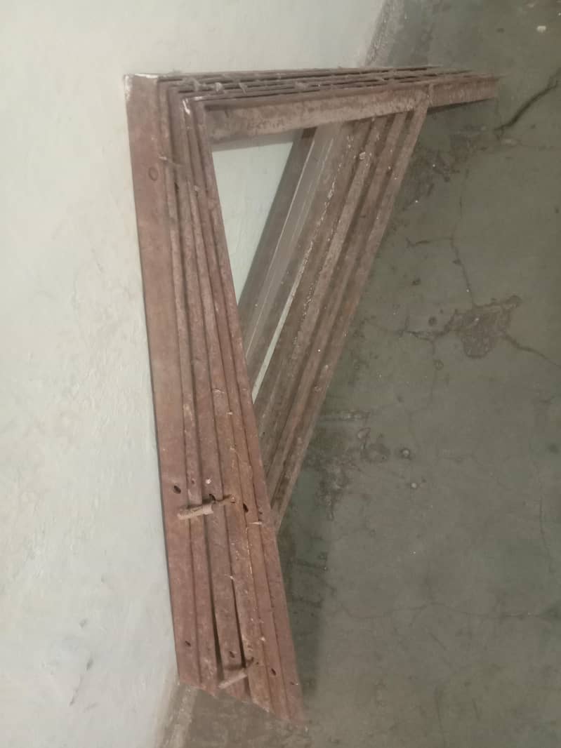6 Iron Wall Brackets 1