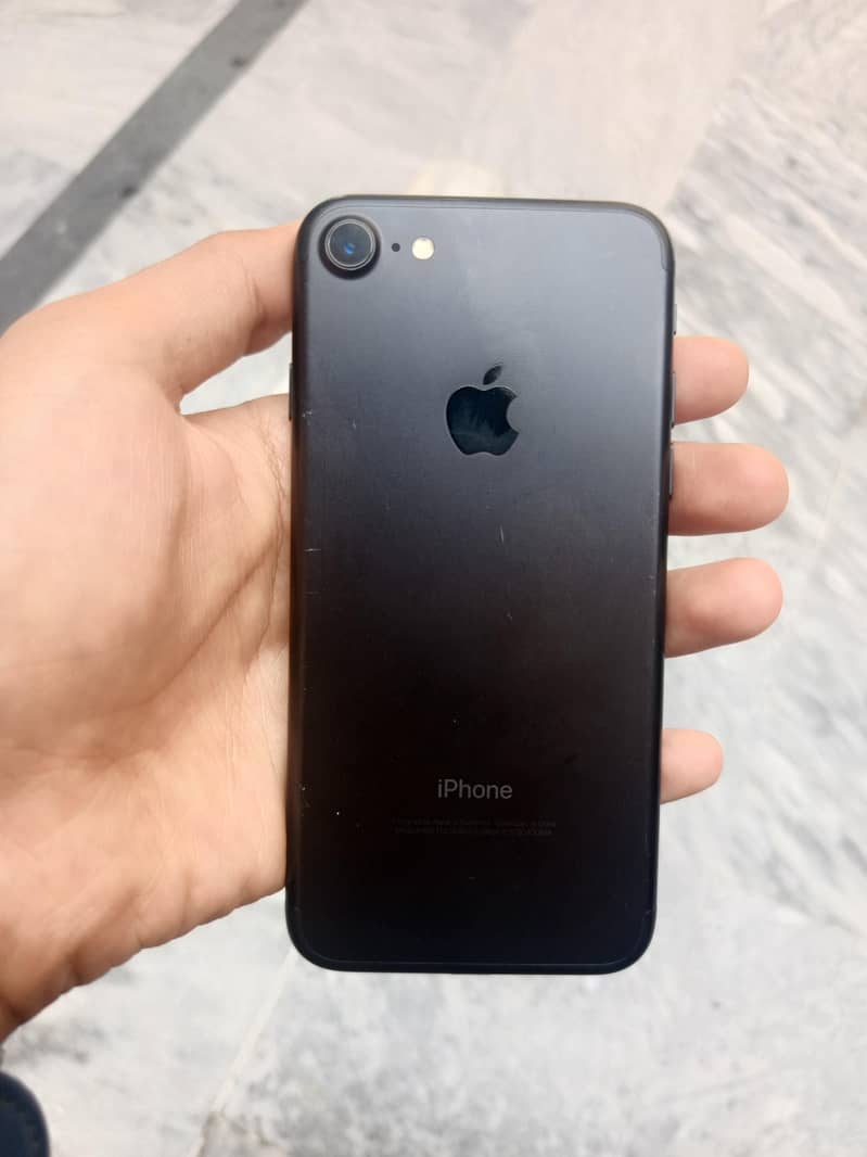 Apple iPhone 7 0