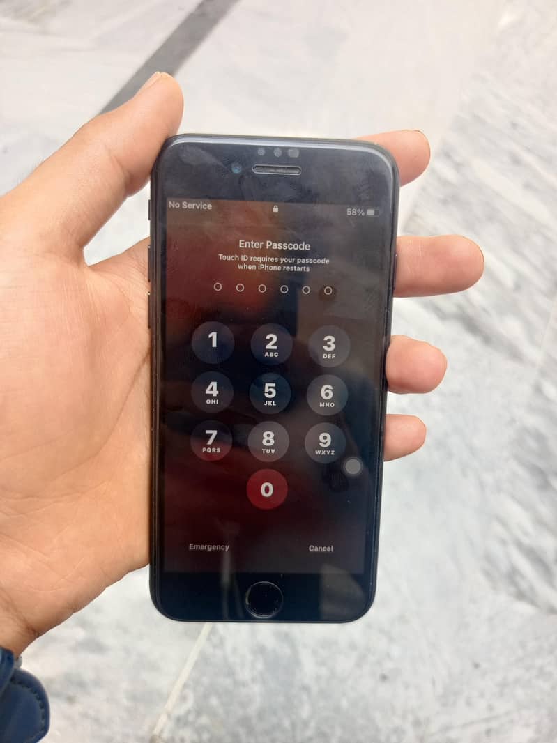Apple iPhone 7 3