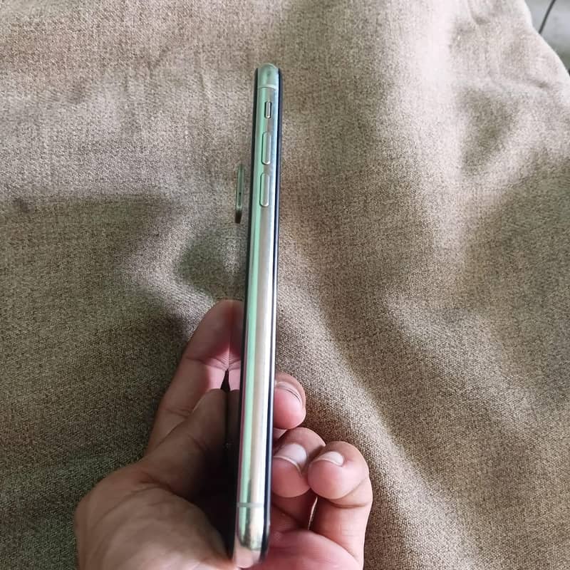 Apple iPhone X 3